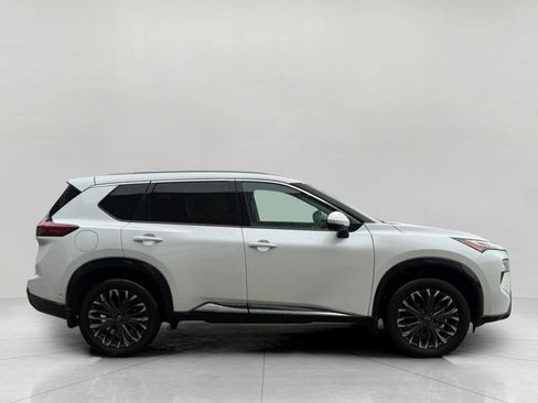 Used 2025 Nissan Rogue Platinum image 14