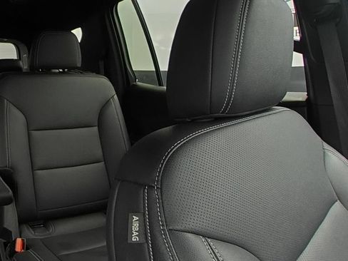 Used 2025 Chevrolet Traverse LT AWD/4WD image 11