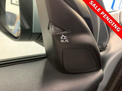 Used 2018 Volvo V60 T5 Dynamic w/ Vision Package image 11