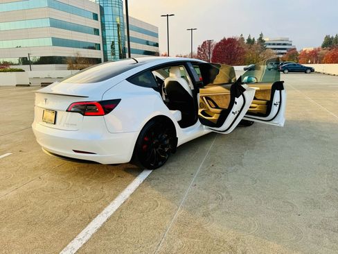 Used 2023 Tesla Model 3 Performance image 15