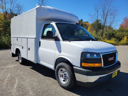New 2025 GMC Savana 3500 w/ Power Convenience Package image 9