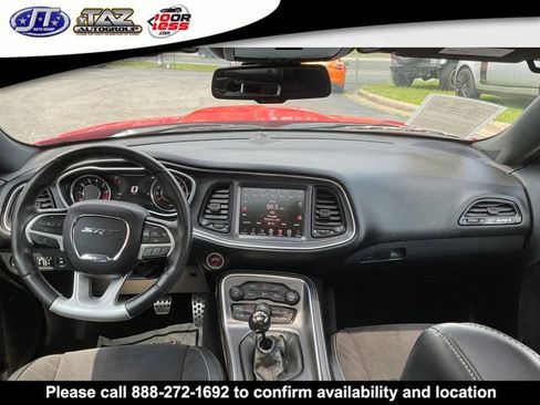 Used 2015 Dodge Challenger SRT image 17