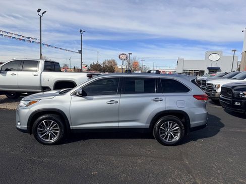 Used 2019 Toyota Highlander XLE image 2