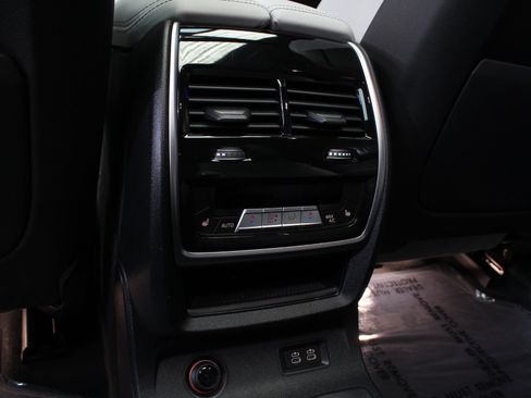 Used 2023 BMW X7 xDrive40i w/ Premium Package AWD/4WD image 39