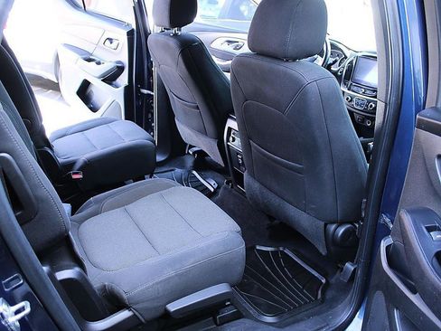 Used 2022 Chevrolet Traverse LT FWD image 18