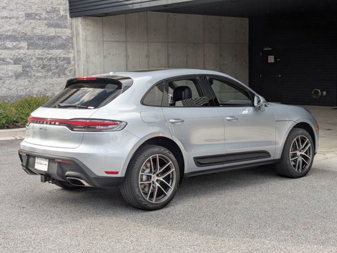Certified 2026 Porsche Macan AWD/4WD image 9