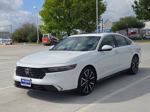 Used 2025 Honda Accord Touring image 8