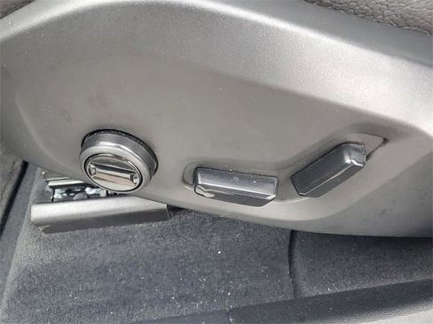 Certified 2025 Volvo XC60 B5 Plus image 15