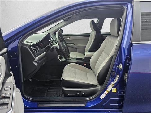 Used 2015 Toyota Camry SE image 19