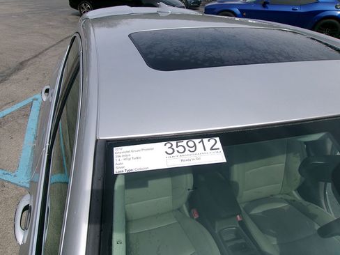 Used 2017 Chevrolet Cruze Premier image 8