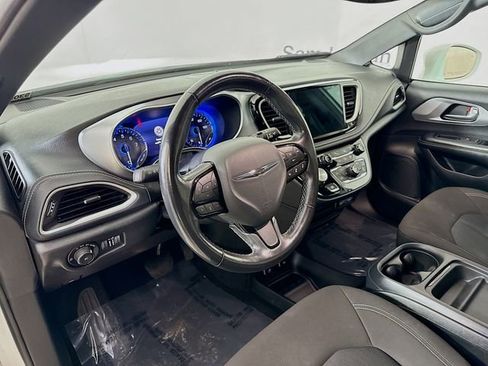 Used 2021 Chrysler Pacifica Touring w/ S Appearance Package image 9