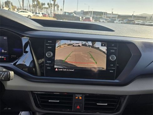 Used 2022 Volkswagen Taos SE w/ Panoramic Sunroof Package image 11