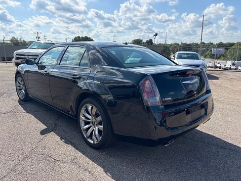 Used 2014 Chrysler 300 S RWD image 5