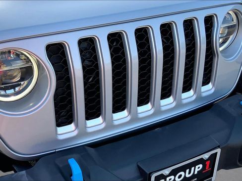 Used 2022 Jeep Wrangler Unlimited Sahara w/ Cold Weather Group AWD/4WD image 29