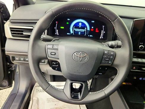 Used 2025 Toyota Camry SE FWD image 12