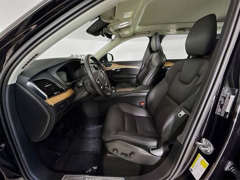 Certified 2025 Volvo XC90 B6 Plus image 21