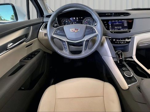 Used 2023 Cadillac XT5 Premium Luxury w/ Technology Package FWD image 2