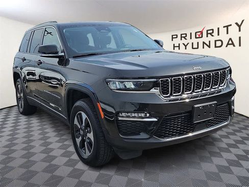 Used 2024 Jeep Grand Cherokee Limited 4xe image 3
