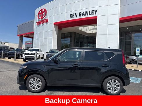 Used 2020 Kia Soul LX image 2