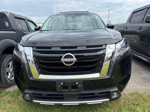 Used 2022 Nissan Pathfinder SL FWD image 2