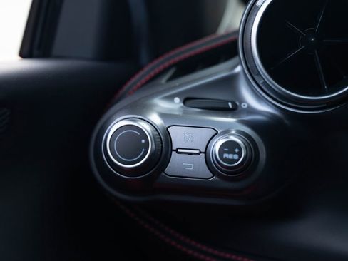 Used 2021 Ferrari F8 Tributo image 39