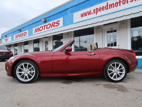 Used 2010 MAZDA MX-5 Miata Grand Touring w/ Premium Pkg RWD image 3