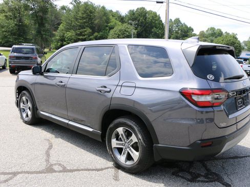 Used 2025 Honda Pilot EX-L image 3
