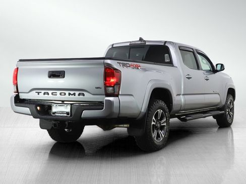 Used 2018 Toyota Tacoma TRD Sport image 5