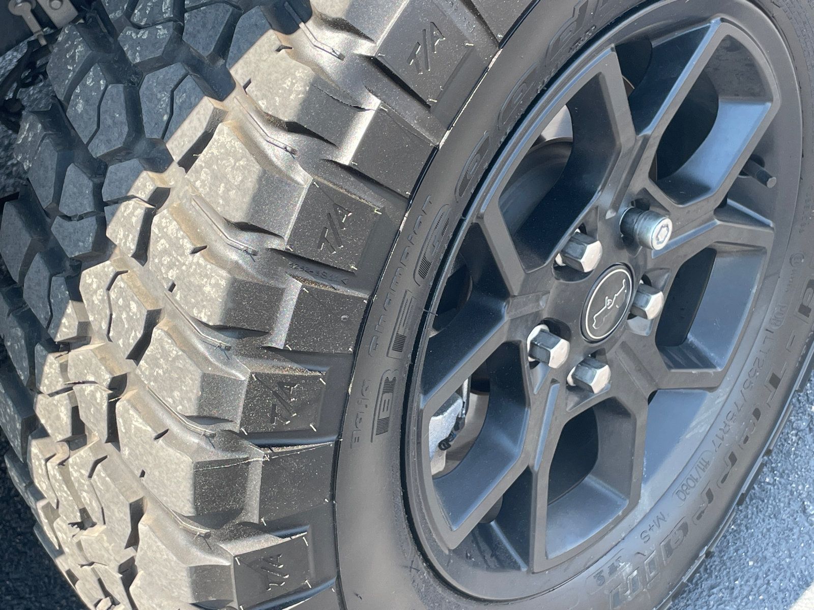 Used 2025 Jeep Gladiator Sport AWD/4WD image 9