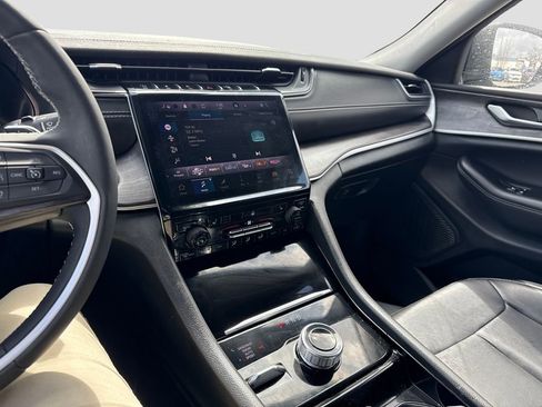 Used 2023 Jeep Grand Cherokee L Limited w/ Black Appearance Package AWD/4WD image 19