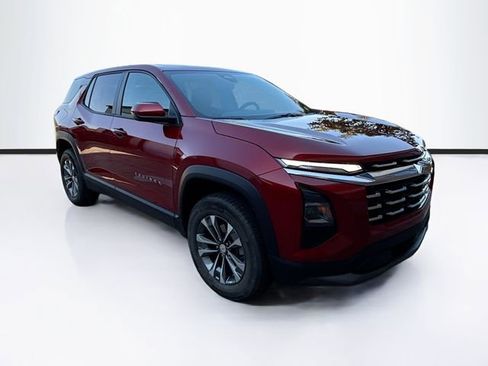 Used 2025 Chevrolet Equinox LT image 3