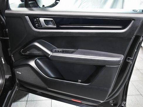 Used 2020 Porsche Cayenne E-Hybrid image 18