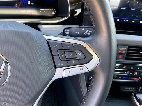 Certified 2025 Volkswagen Jetta SE w/ Sunroof Package FWD image 18