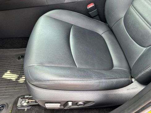 Used 2022 Toyota RAV4 XLE Premium AWD/4WD image 16
