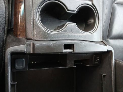 Used 2018 Chevrolet Suburban LT image 17