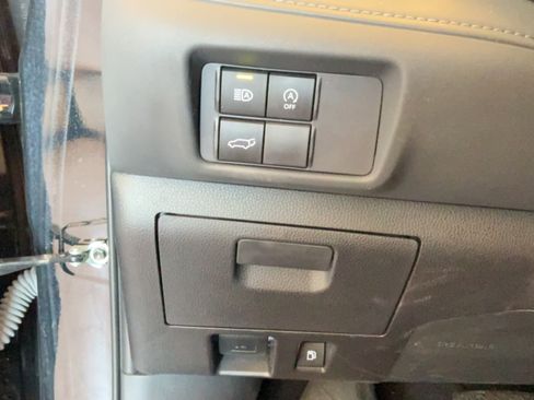 Used 2023 Toyota Highlander XLE FWD image 34