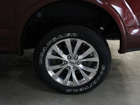 Used 2015 Ford F150 Lariat w/ Equipment Group 502A Luxury AWD/4WD image 28