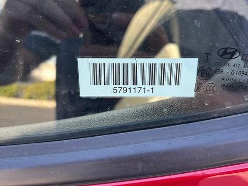 Used 2025 Hyundai Venue SEL FWD image 7