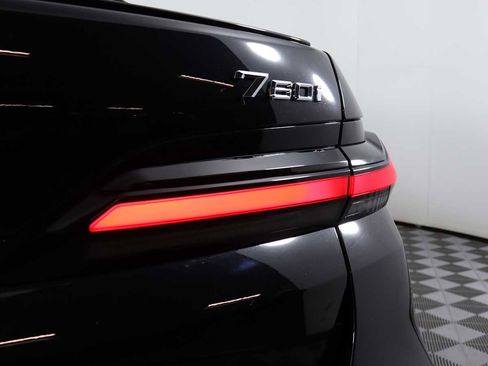 Used 2023 BMW 760i xDrive w/ Executive Package image 29