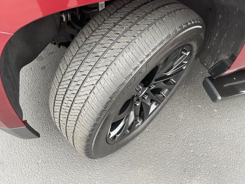 Used 2018 Chevrolet Tahoe LT w/ LT Signature Package image 10