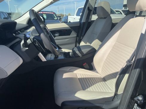 Used 2024 Land Rover Discovery Sport S image 9