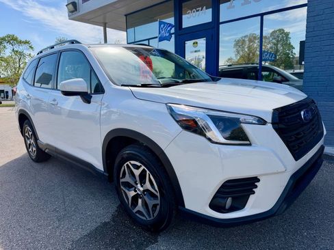 Used 2023 Subaru Forester Premium AWD/4WD image 4