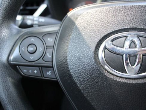 Used 2021 Toyota Corolla LE image 23