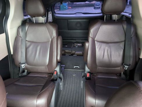 Used 2021 Toyota Sienna Platinum FWD image 27