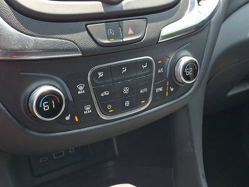 Used 2023 Chevrolet Equinox LT FWD image 15