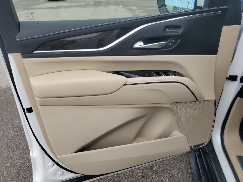 Used 2024 Cadillac Escalade Premium Luxury AWD/4WD image 8