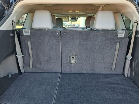 Used 2021 Toyota Highlander XLE image 28