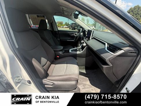 Used 2024 Toyota RAV4 AWD Hybrid image 29