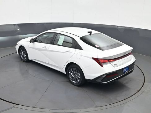 Certified 2024 Hyundai Elantra SEL FWD image 20