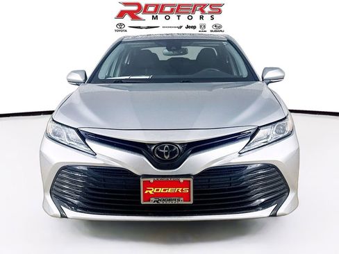 Used 2019 Toyota Camry LE w/ Convenience Package image 2